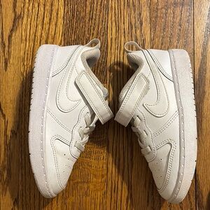 Used Kids White Nike Sneakers size 9c
